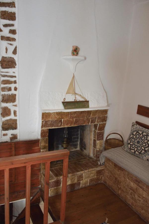 Traditional House Kassandra'S Guest House แอร์มิโอนี ภายนอก รูปภาพ